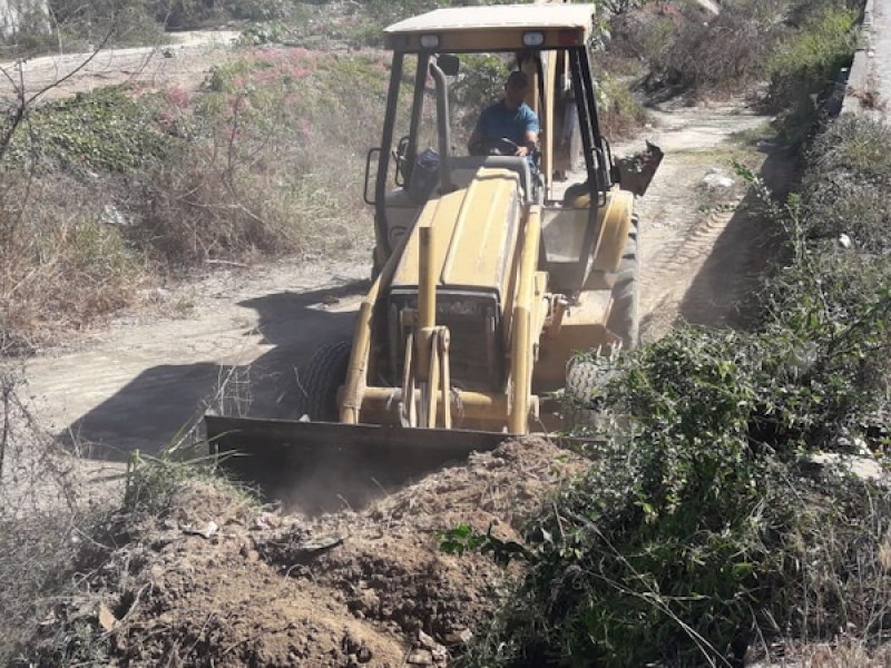 Continúan tirando basura en arroyos de Xalisco