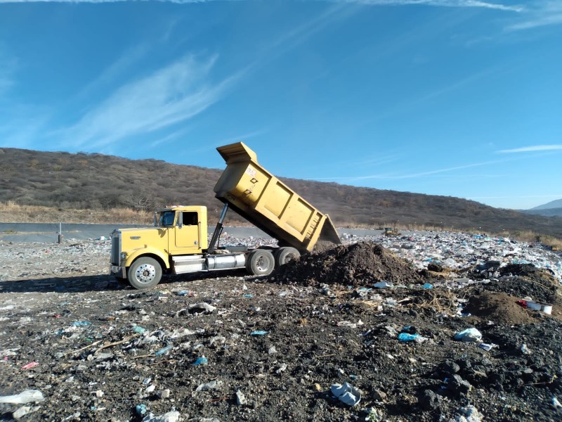 Continúan trabajos de compactación en el relleno sanitario