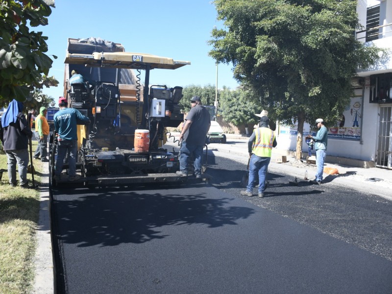 Continúan trabajos de pavimentación y reencarpetado al inicio del año