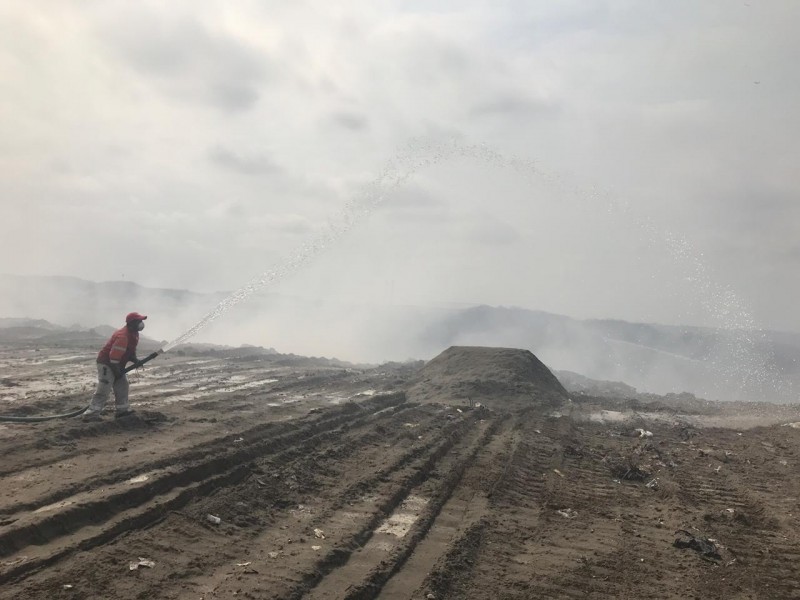 Continúan trabajos para mitigar incendio en basurero