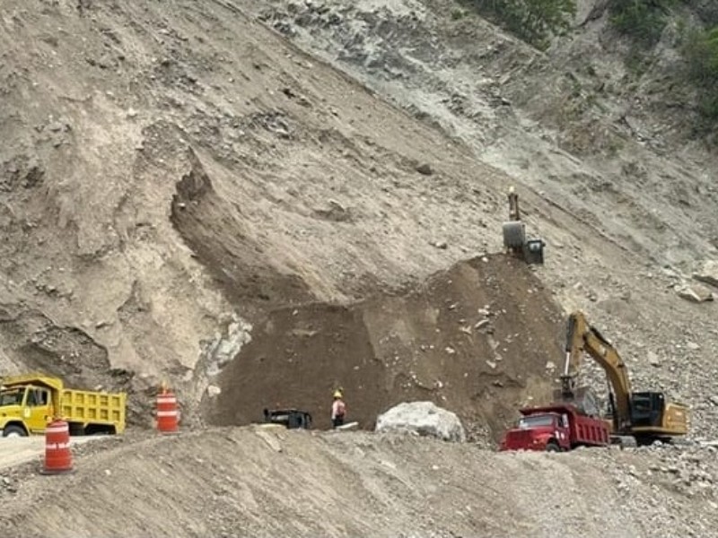 Continúan trabajos para rehabilitación del paso en autopista Mitla-Tehuantepec: Sego