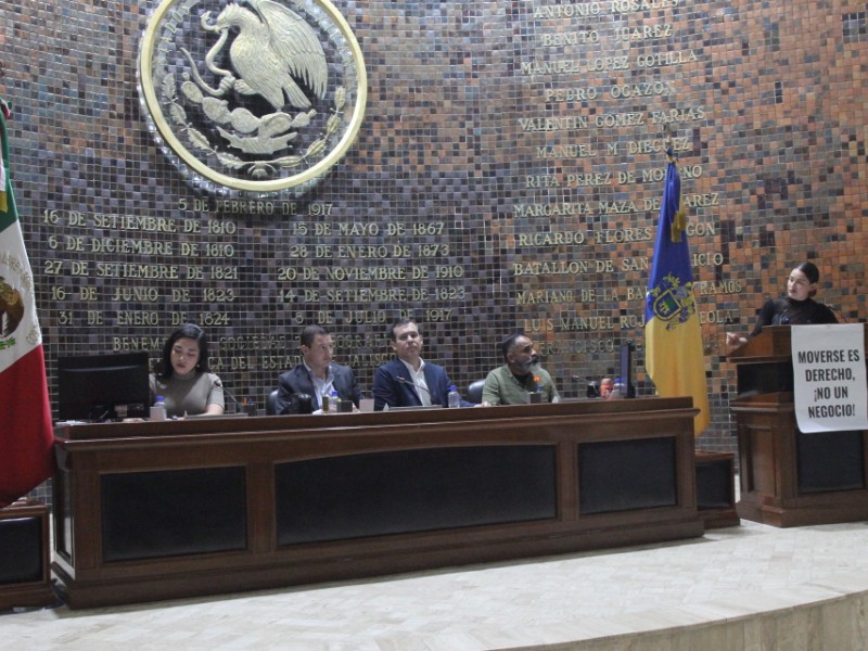 Contradicen a secretario de Transporte en su intervención ante diputados