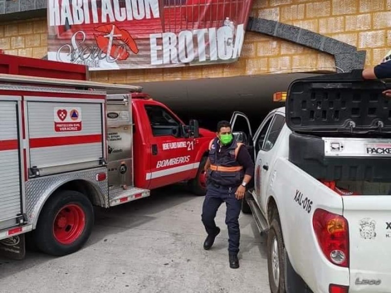 Controlan bomberos incendio en motel de la Xalapa-Coatepec