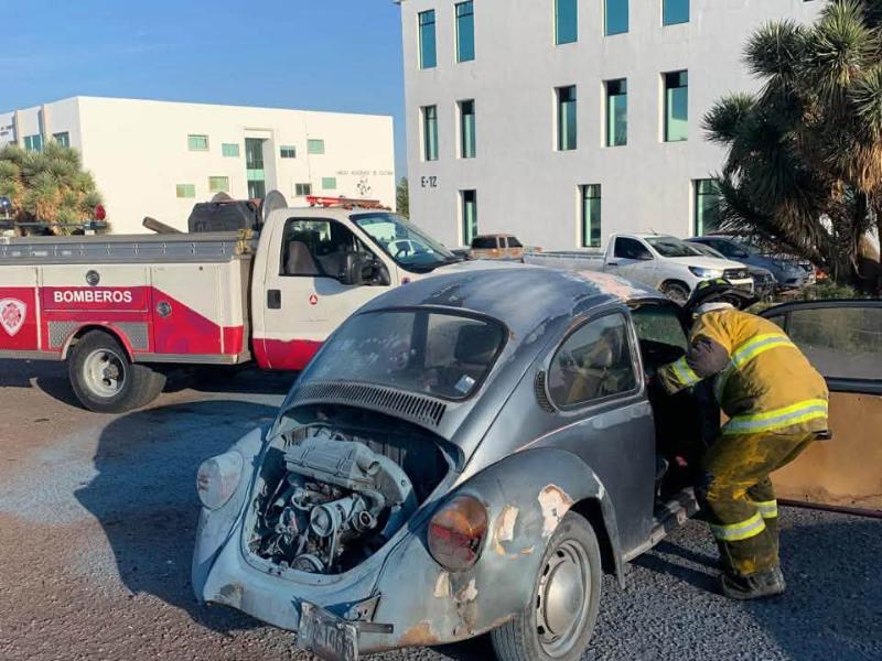 Controlan conato de incendio vehicular dentro del Campus UAZ Siglo XXI