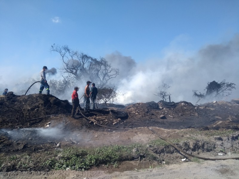 Controlan fuerte incendio en zona norte de Veracruz