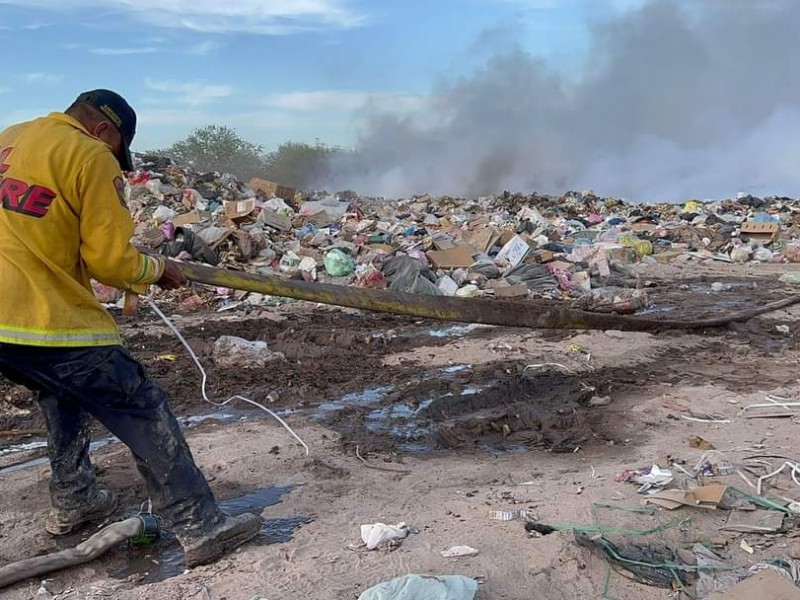 Controlan incendio en basurón municipal de Salvador Alvarado