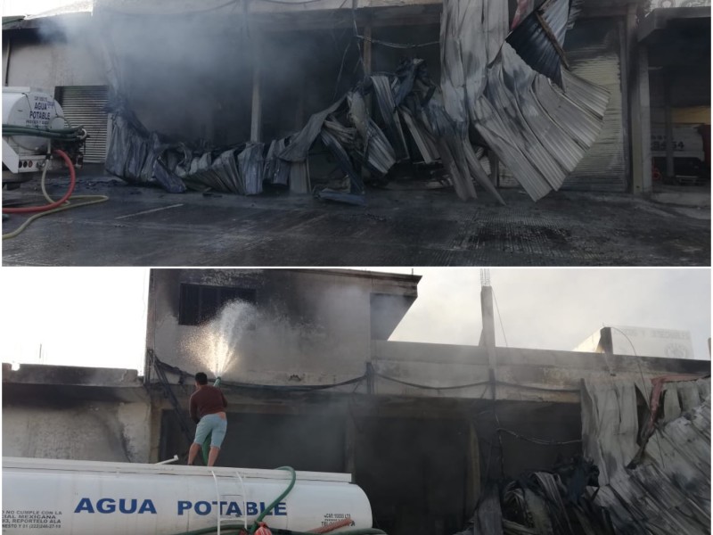 Controlan incendio en Central de Abasto de Huixcolotla