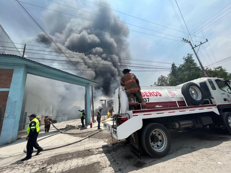 Controlan incendio en Ecatepec