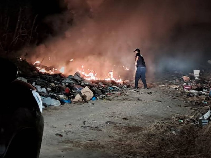 Controlan incendio en el basurero de san bartolo Controlan incendio en el basurero de san bartolo
