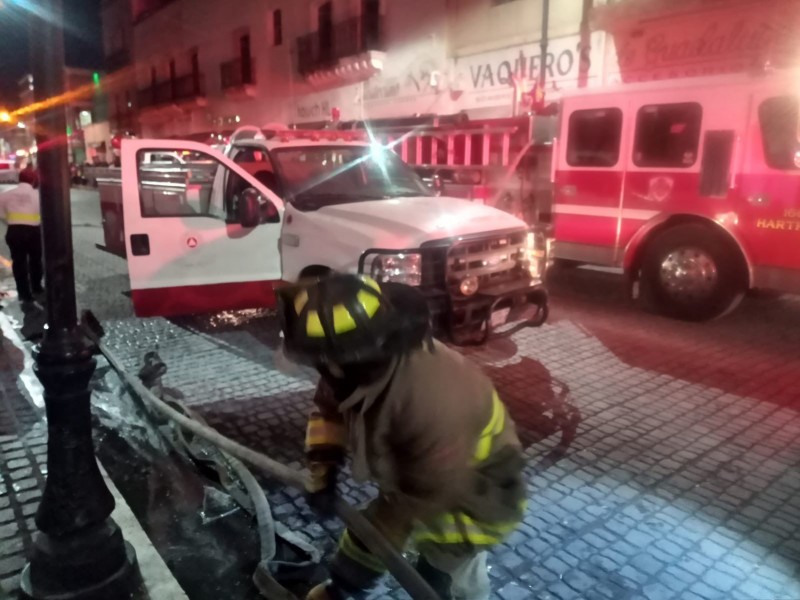 Controlan incendio en plaza de la tecnología