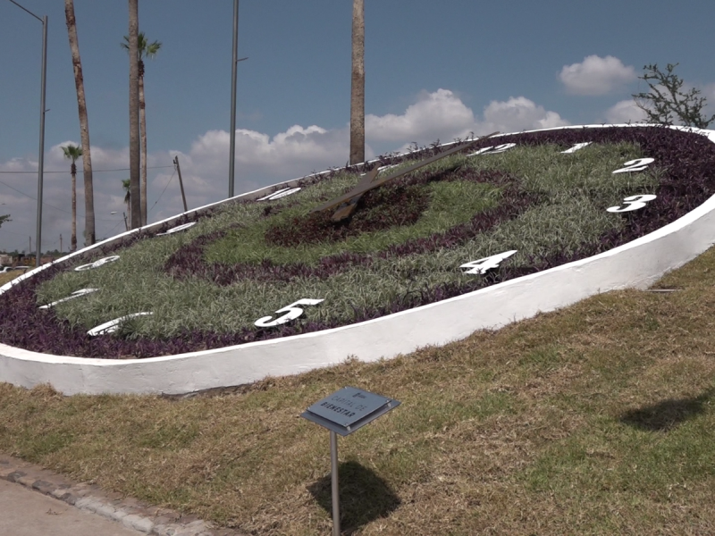 Controversia en Culiacán por construcción de reloj floral