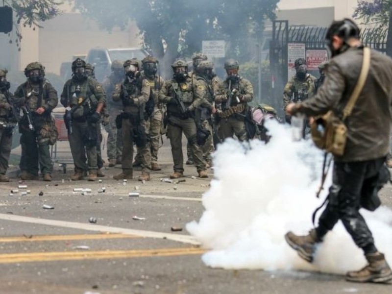 Controversia por costo del despliegue militar en protestas en Los Ángeles