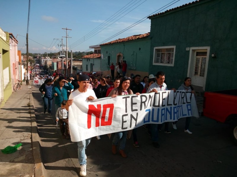 Convierten desfile de Revolución en protesta contra termoeléctrica