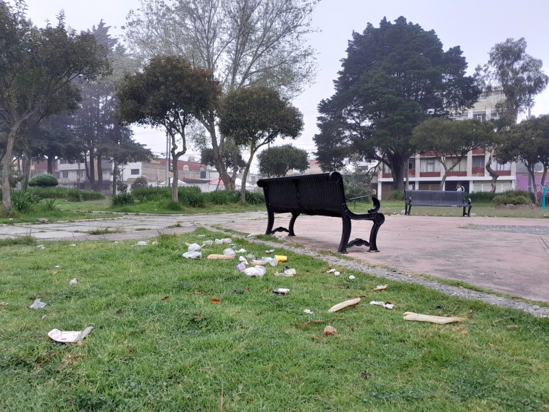 Convierten Parque en basurero en Toluca