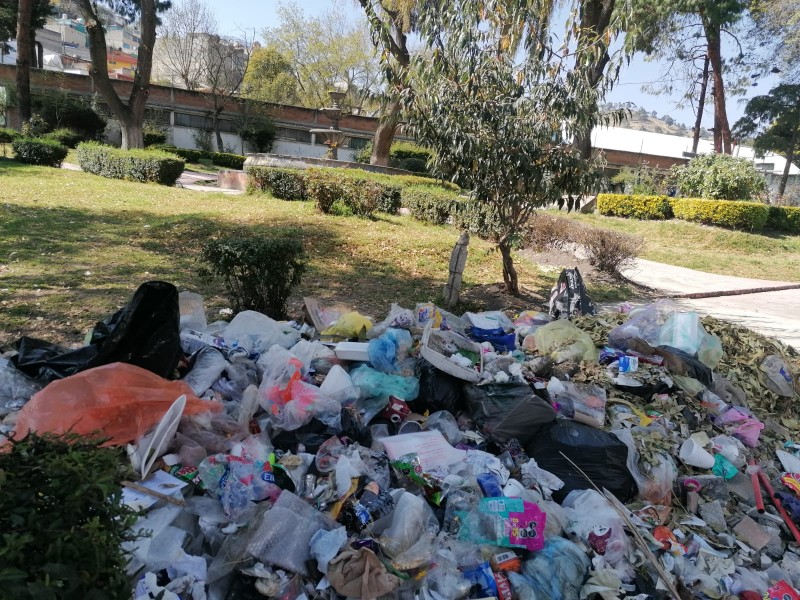Convierten parque público en basurero
