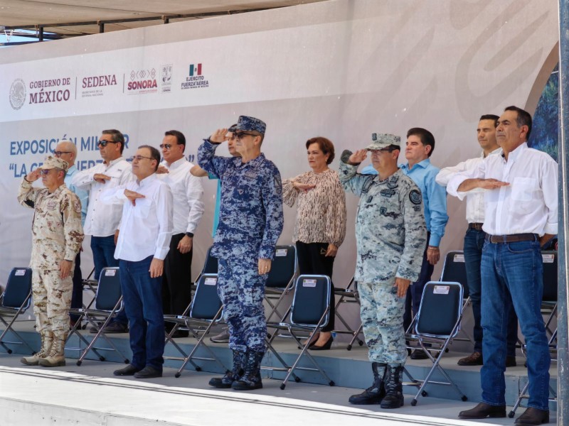 Convive la Policía Estatal con familias hermosillenses en exposición militar