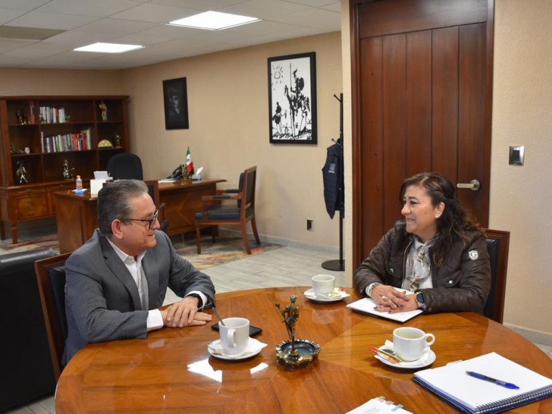 Coordinan esfuerzos USEBEQ y Titular de Enlace Educativo