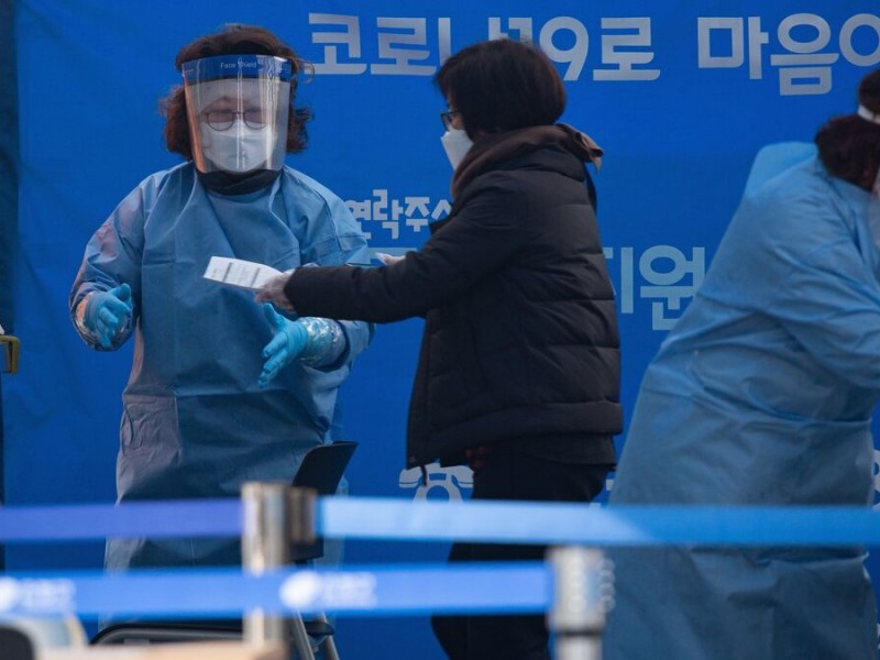 Corea del Sur supera millar de casos Covid-19 al día