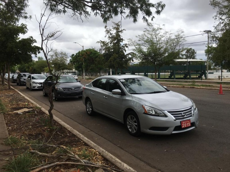 Coronavirus golpea venta de autos chocolate, tras cierre de fronteras.