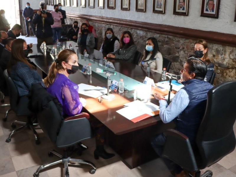 Corregidora e IVEQ firman convenio para continuar con regularización