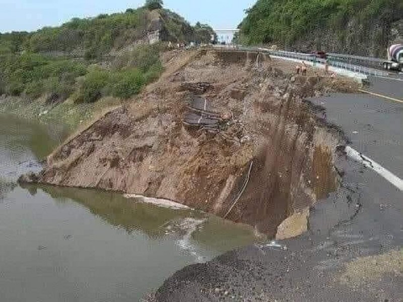 Corte carretero en autopista Siglo XXI afecta hotelería en Ixtapa-Zihuatanejo