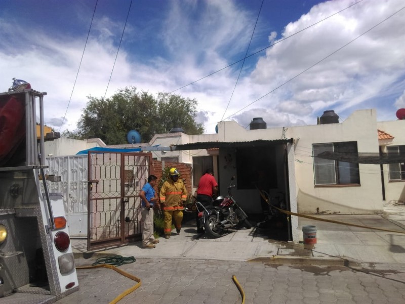 Cortocircuito genera incendio en casa