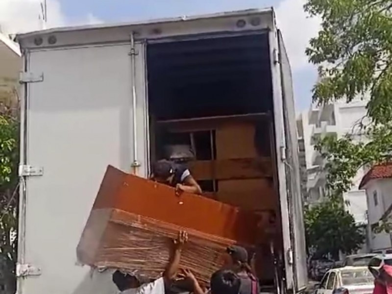 Cotinúa el apoyo de poblanos a damnificados de Guerrero