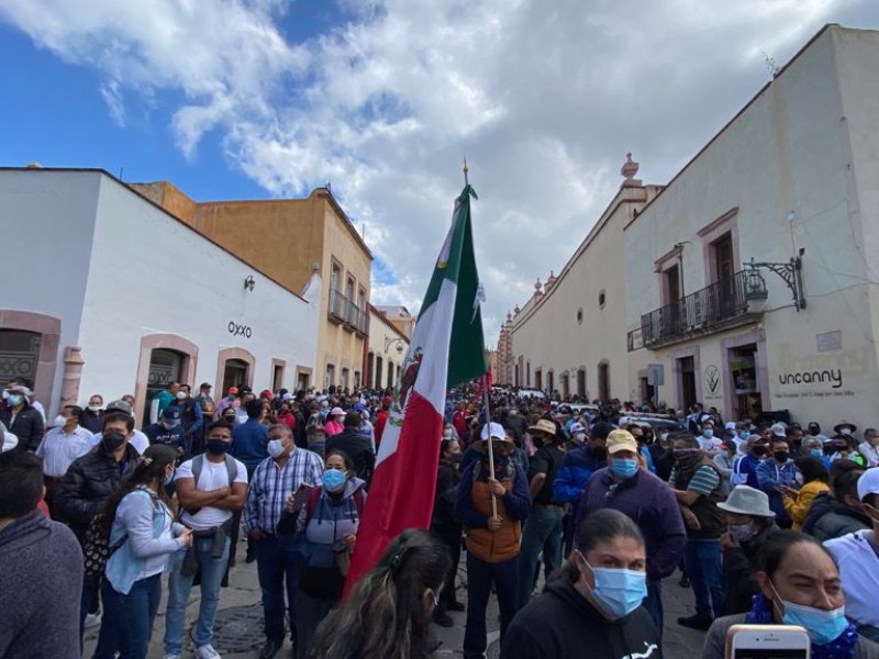 Cotizantes Issstezac marchan para exigir eliminación de lectura del dictamen