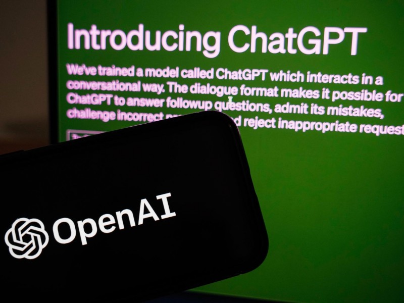 Creadores de ChatGPT afrontan demanda por violación de datos personales