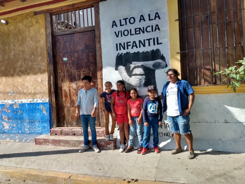 Crean foto-murales en contra de la violencia infantil