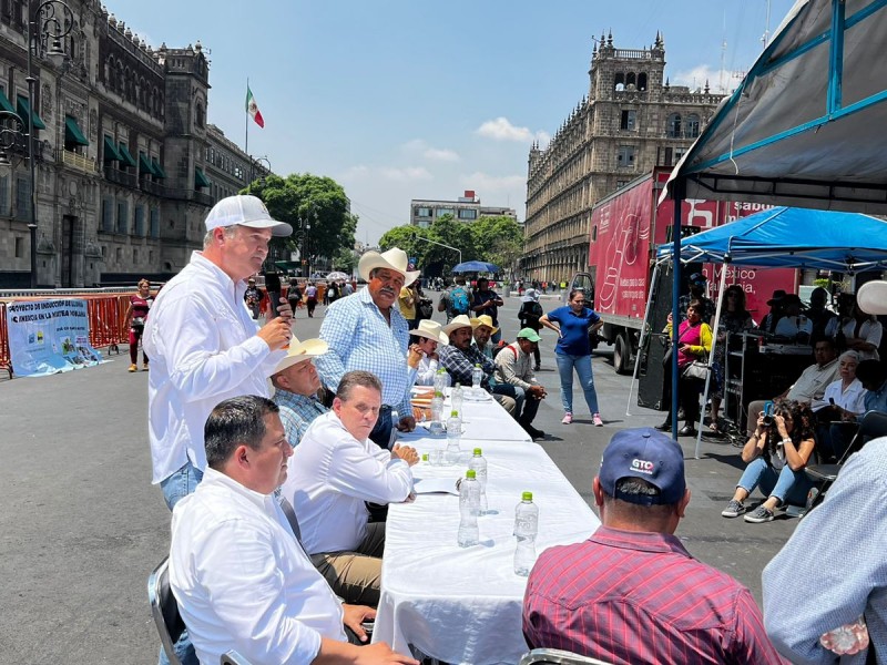 Crean frente nacional para el rescate del campo