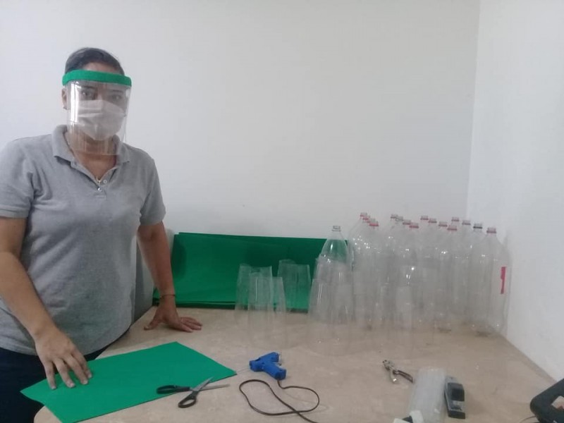 Crean máscaras protectoras con botellas PET