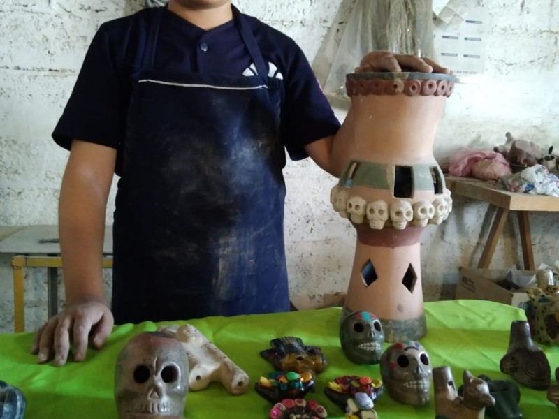 Crean padre e hijo instrumentos musicales prehispánicos