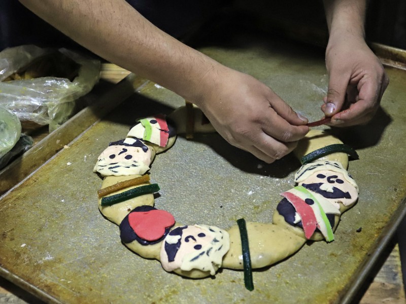 Crean roscas de reyes con la imagen de López Obrador