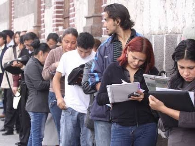 Crece competencia pero no salarios; ciudadanos