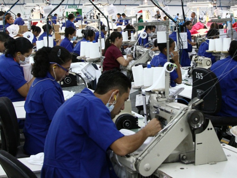 Crece producción industrial y se recuperan empleos en manufactura