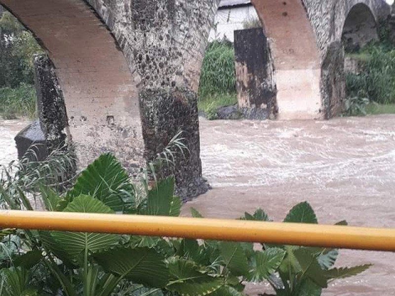 Crece río Zempoala en Zapotlitlán de Méndez