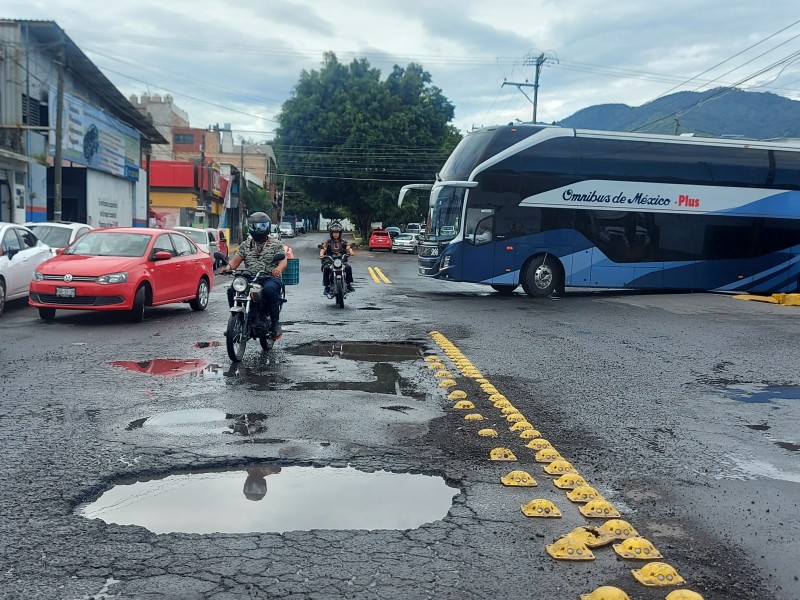 Crecen baches junto a central camionera, nadie atiende denuncian ciudadanos