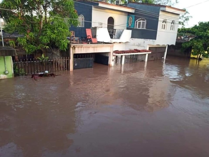 Crecen bordo en Tuxpan en zona de riesgo de inundaciones