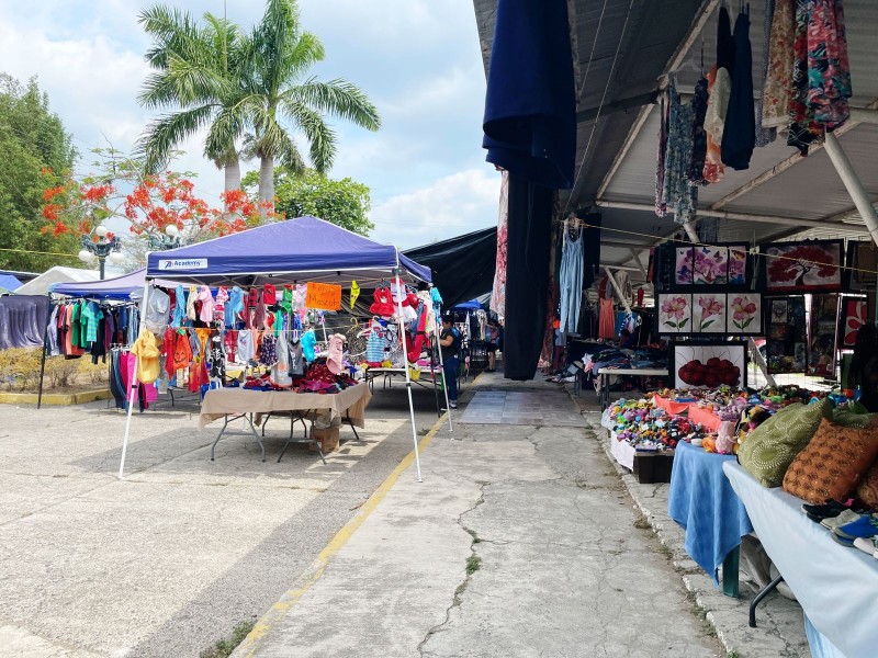 Crecen tianguis en Tuxpan por arribo de comerciantes