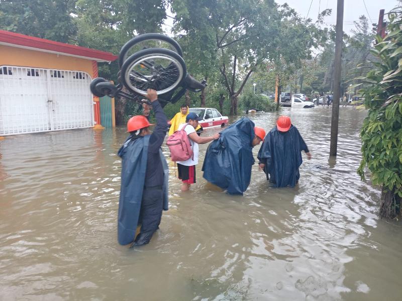 Crecida del Uxpanapa obliga a evacuar familias en el sur de Veracr