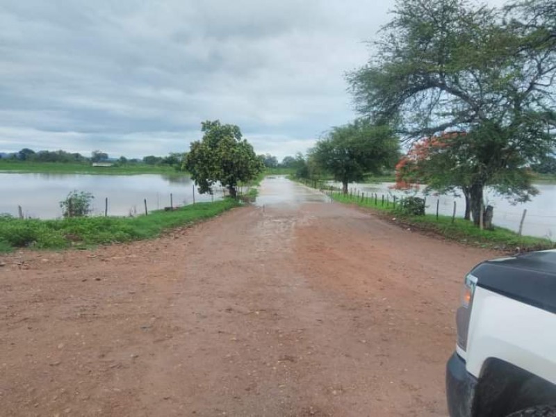 Creciente de río obstruye Vado 