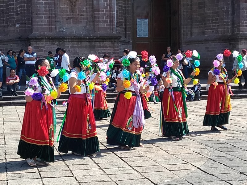 Creyentes visitan a la morenita del Tepeya