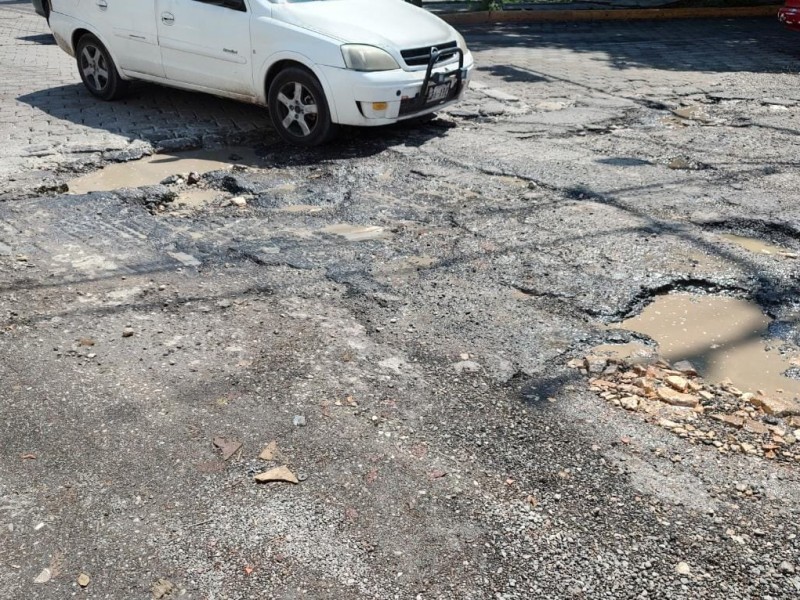 Critican planeación de bacheo con lluvias, 30% (calles) necesitan reencarpetamiento