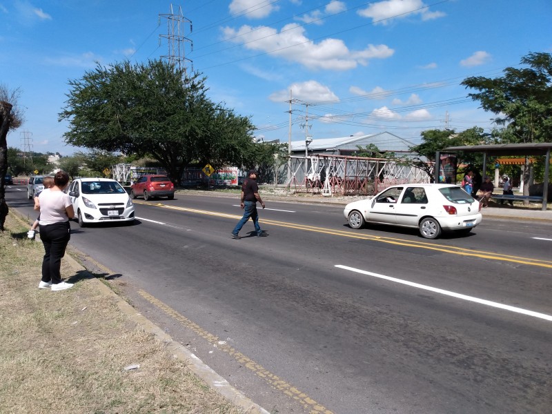 Cruce de la muerte en periférico por obras