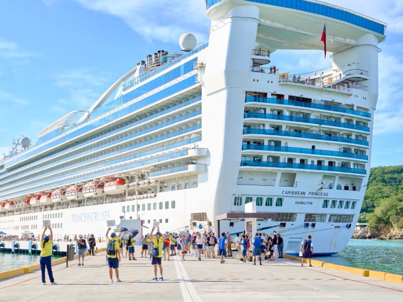 Crucero Caribbean Princess arriba a Huatulco