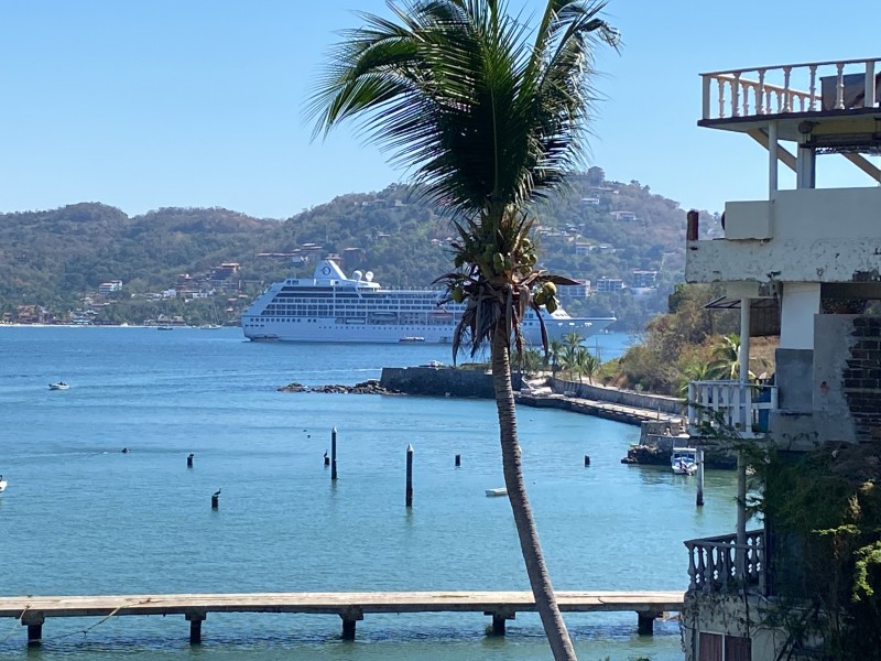 Crucero “Insigna” arriba a Zihuatanejo; primero de la temporada