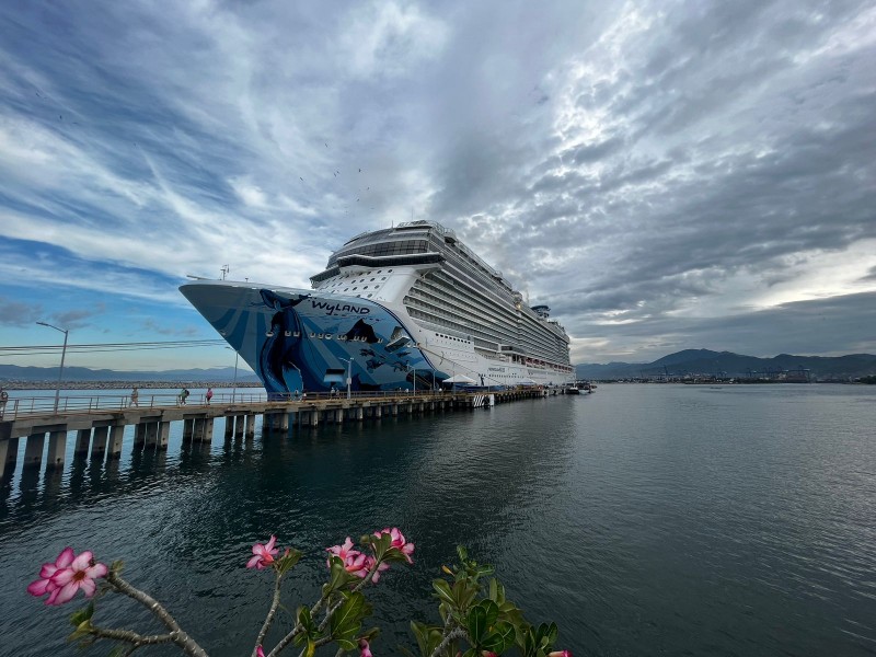 Crucero Norwegian Bliss arribó al puerto de Manzanillo