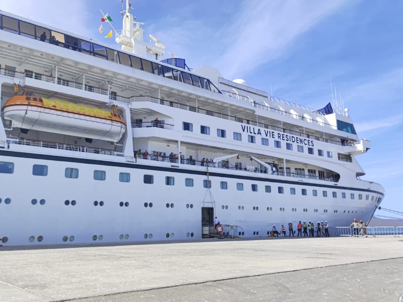 Crucero Odyssey reactiva economía restaurantera en El Maviri