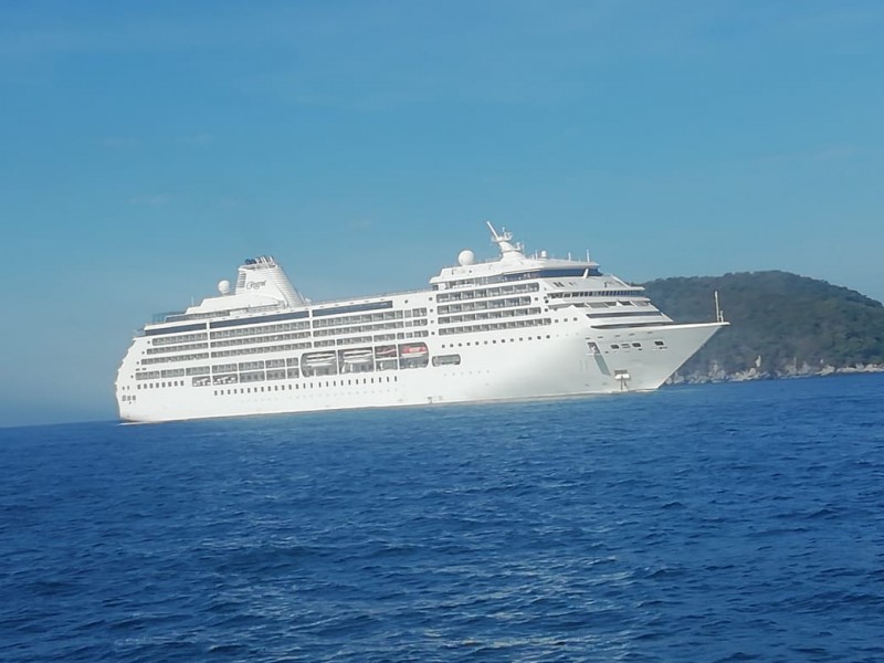 Crucero Seven Seas Mariner llega a Zihuatanejo